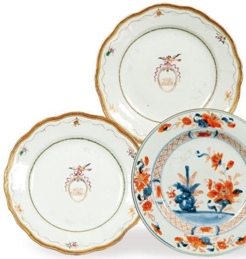  Pareja de platos de porcelana de Compañía de Indias, Familia Rosa, Dinastía Qing, época de Qianlong (1736-95).
