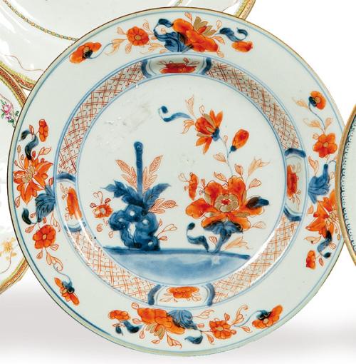 Plato de porcelana de Compañía de Indias tipo Imari, Dinastía Qing, época de Qianlong (1736-95).