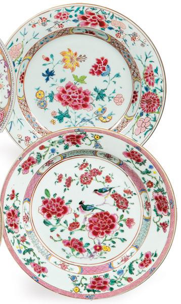 Pareja de platos de porcelana de Compañía de Indias, Familia Rosa, Dinastía Qing, época de Qianlong (1736-95)