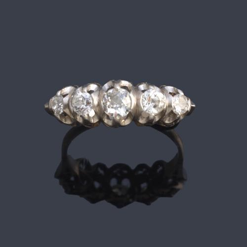 Media alianza con diamantes talla antigua de aprox. 0,68 ct en total.