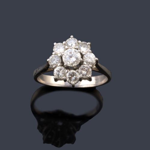 Anillo rosetón de brillantes de aprox. 1,20 ct en total.
