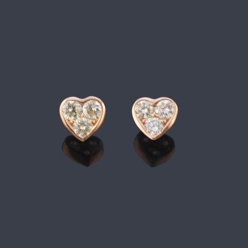 Pendientes con diseño de corazón con pavé de brillantes de aprox. 0,24 ct en total.