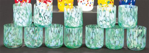 Juego de doce vasos de cristal de Murano con pintas verdes y azules