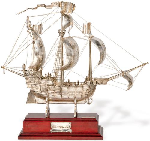 "La Santa María" en plata española con etiqutea de IC Joyeros.