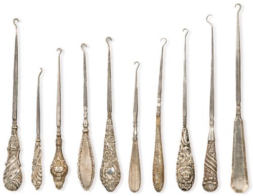 Diecisiete abrochabotas de plata punzonada la mayoría ingleses ff. S. XIX pp. S. XX