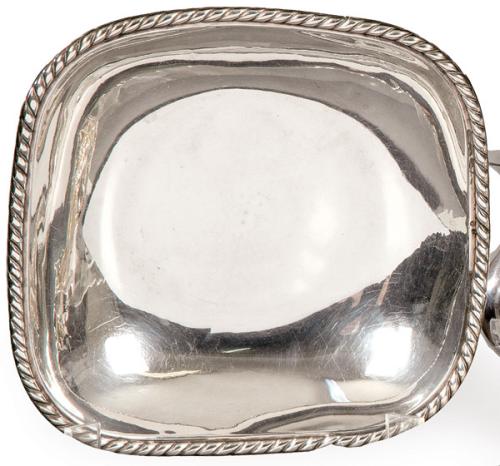 Frutero cuadrangular de plata española punzonada 1ª Ley de Montejo.