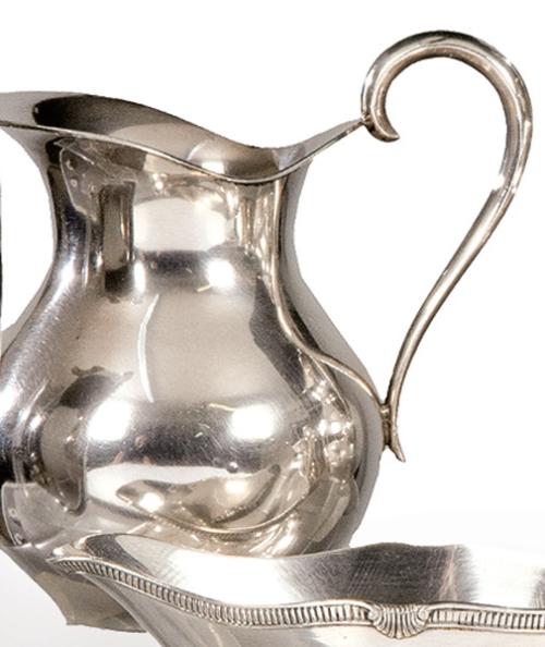 Pequeña jarra de plata española punzonada 1ª Ley de Montejo.