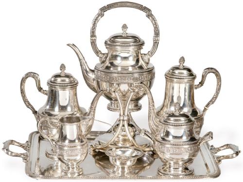 Juego de café y te de plata española punzonada Ley 916 de Matilde Espuñes con marca comercial de Astrain con bandeja de metal plateado.