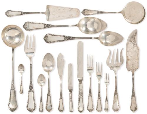 Cubertería de plata española punzonada 1ª Ley de Matilde Espuñes con decoración de rocalla.