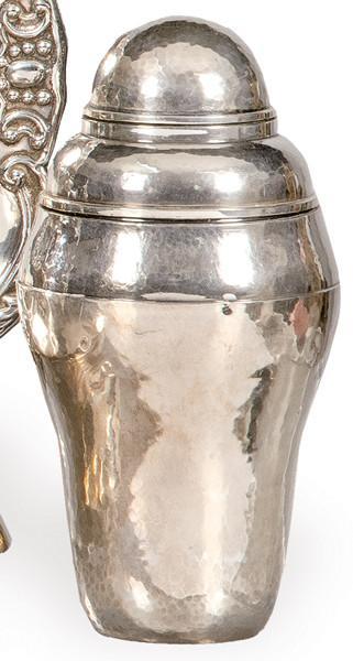  Coctelera de plata española punzonada Ley 916 de Mergades S.A. pp. S. XX.