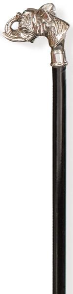 Bastón con empuñadura de plata con marca no identificada representando a un elefante.