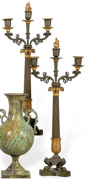 Pareja de candelabros Napoleon III de bronce pavonado y dorado, Francia h. 1860.