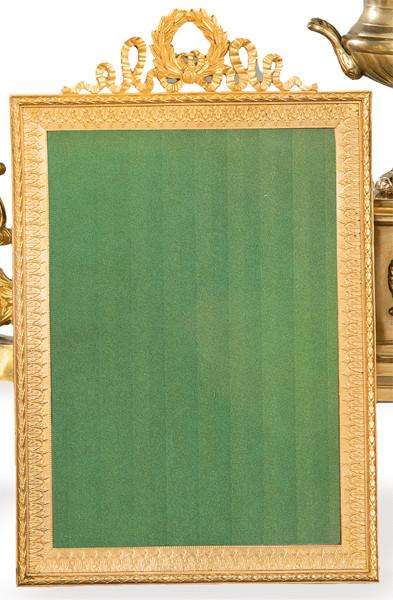 Porta retratos de bronce dorado estilo Luís XVI de bronce dorado, Francia S. XIX.