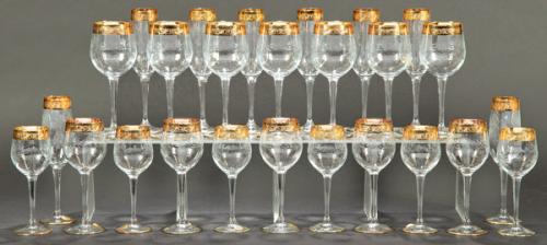 Cristalería de cristal de Murano FP con decoración grabada a la rueda y filos en oro de 24 kilates.