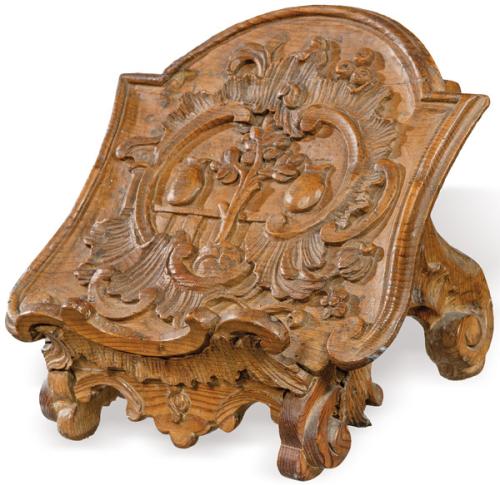 Atril tallado en madera España, S. XVIII