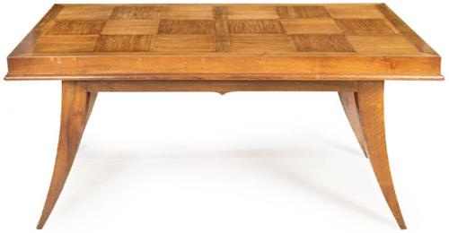 Mesa de comedor Art Decó en madera de nogal, tapa formando estructura tipo "parquet". Sin extensiones