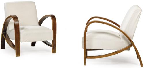 Pareja de butacas art decó en madera de haya teñida, con tapicería de algodón blanco.