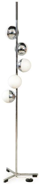  Lámpara de pie Space Age, con cinco globos colocados de forma helicoidal a la estructura de metal cromado, con la parte superior de metal negro.Años 70