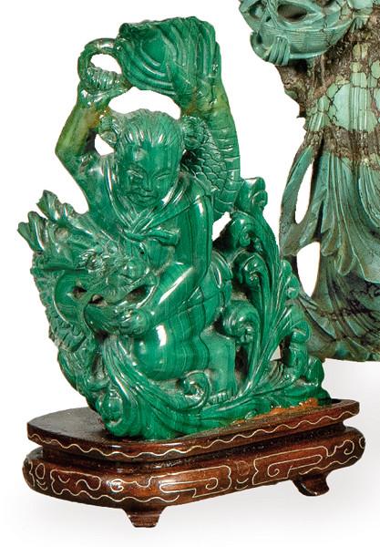Niña Montada en un Dragón tallada en malaquita, China.