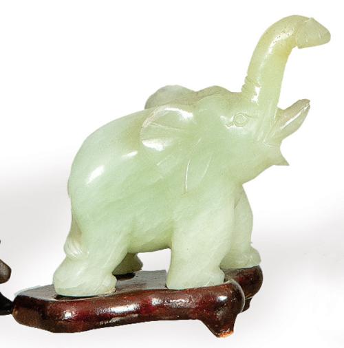  "Elefante" tallado en jade, China.
