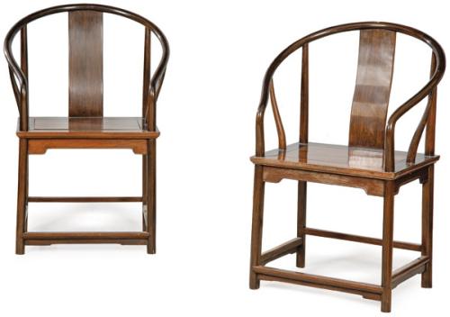  Pareja de sillones  de madera de ahonholi, con respaldo en herradura denominado ”Luo Quan Yi”  China Dinastía Qing, principios siglo XX.