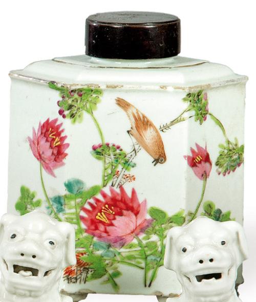 Bote de te de porcelana china con esmaltes de la Familia Rosa, primer tercio S. XX.