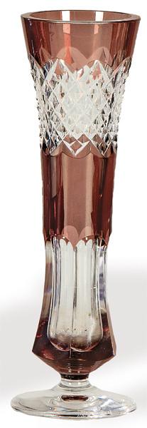 Pequeño jarrón de Bohemia tallado