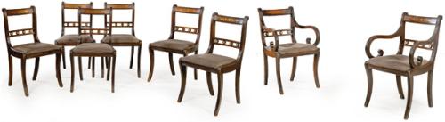 Conjunto de seis sillas y dos sillones estilo regencia en madera de caoba con embutido de latón de latón. Necesitan restauración.