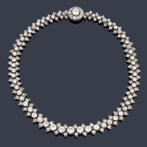 Importante collar con diamantes talla 'old cut european' de aprox. 40,25 ct en total. S. XIX.