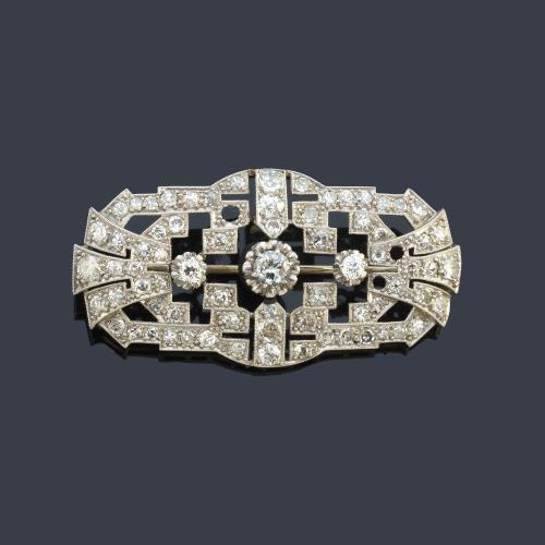 Broche 'art decó' con diamantes talla antigua y rosa de aprox. 1,20 ct en total. Años '30.