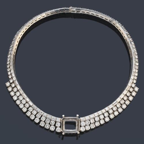 Collar con doble banda de rivière con brillantes y banda de diamantes talla baguette de aprox. 30,00 ct en total.