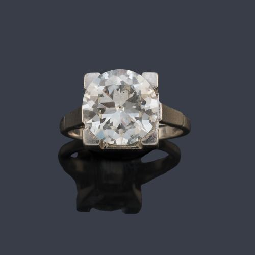 Solitario con brillante de 3,75 ct en montura de platino.
