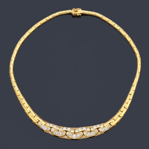  Collar articulado con centro de brillantes de aprox. 9,00 ct en total.