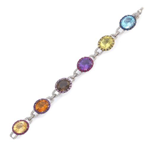Pulsera con cinco cuarzos y topacio talla oval de aprox. 46,00 ct en total con orla de rubíes, zafiros y amatistas, con eslabones con brillantes de aprox. 1,47 ct en total.