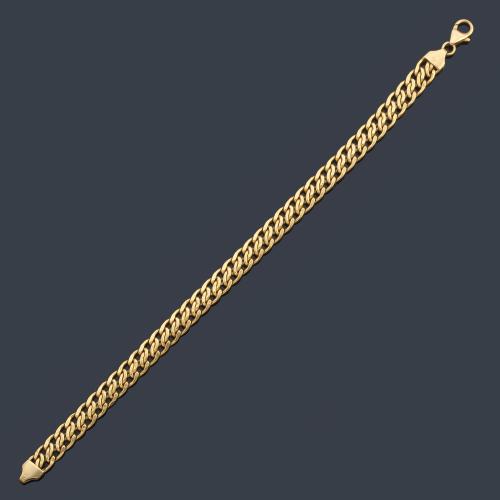 Pulsera con doble eslabón húngaro en montura de oro amarillo de 18K.