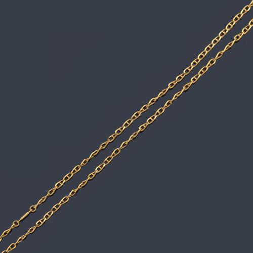 Cadena de oro amarillo de 18K con eslabones ovalados.