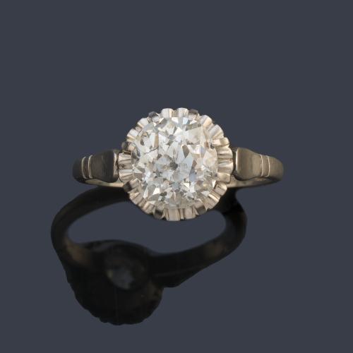 Anillo con diamante talla antigua de aprox. 2,20 ct en montura de oro blanco de 18K.