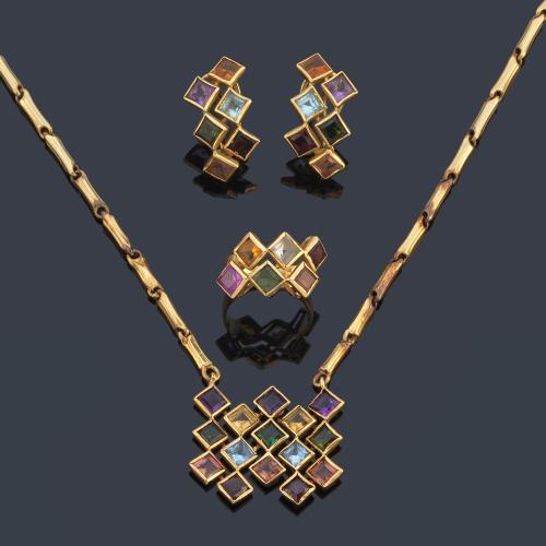 Collar, pendientes y anillo con diseño geométrico con turmalinas, cuarzos citrinos y amatistas, aguamarinas en montura de oro amarillo de 18K.