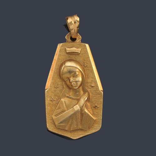 Medalla devocional con la Imagen de La Virgen niña en oro amarillo de 18K.