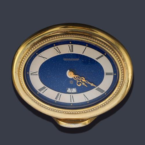 Despertador JAEGER LECOULTRE 8 días cuerda con caja dorada y esmalte simulando lapislázuli.