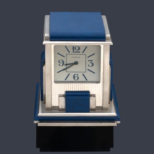 CARTIER Mystery Prism, reloj de escritorio en plata y simil de lapislázuli, años 60.