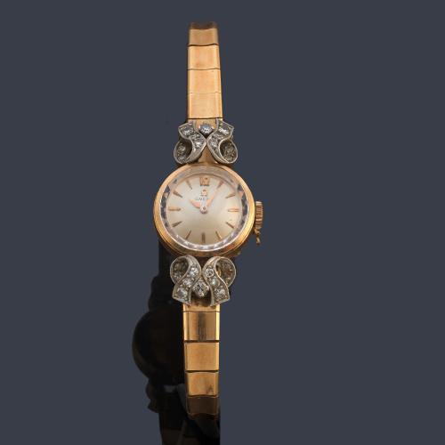 OMEGA de señora con caja y brazalete en oro rosa de 18 K con diamantes, años 40.