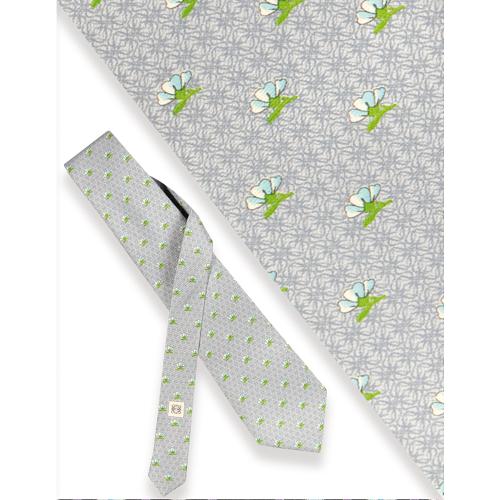 Corbata Loewe con diseño floral sobre fondo gris