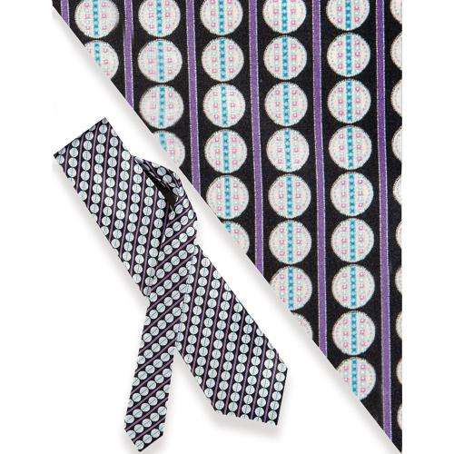  Corbata Stefano Ricci para Pedro Muñoz con motivos circulares y rayas moradas sobre fondo negro.