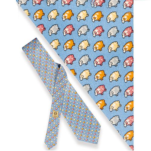 Corbata Loewe con motivos de ovejas sobre fondo azul