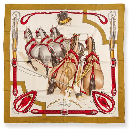 Pañuelo Hermès 'Attelage en Arbalète' en tonos verdes, granates y ocres.