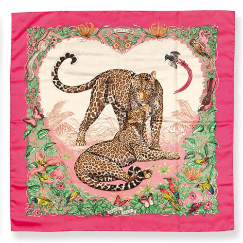 Carré de Hermès con diseño de leopardos sobre tonos rosas