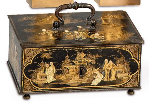Caja de caudales francesa de metal lacado y dorado con decoración de chinoisseries, Francia S. XIX.