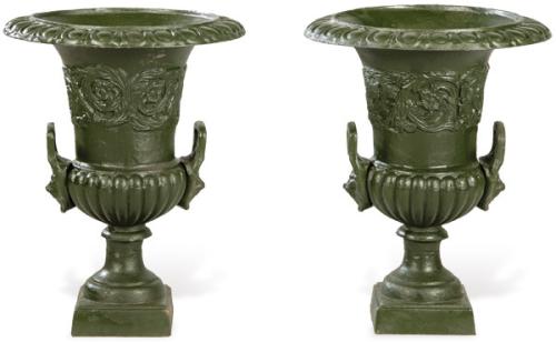 Pareja de copas Medici de hierro colado para jardín.