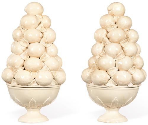 Pareja de centros de mesa en forma de copas con limones